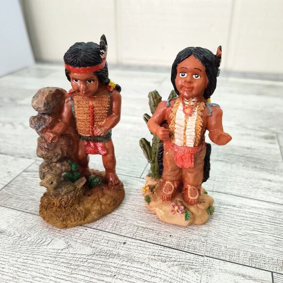 Pair of Native American Indian Kids Figurines 4" Mini Resin Home Decor - Picture 2 of 8